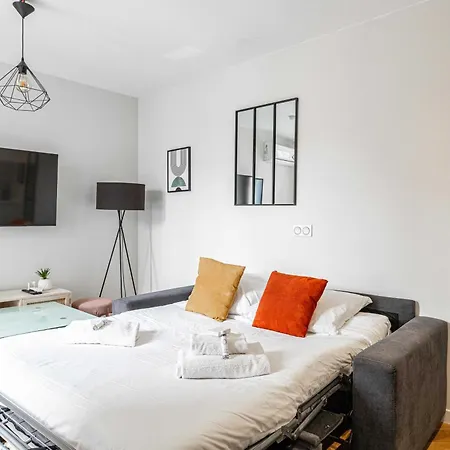 Charming 2rooms Apartmentheart Of Appartement *